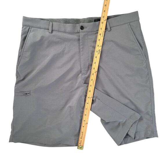 Greg Norman Flat Front Tech Gray Golf Shorts — Size 40 - Picture 2 of 4